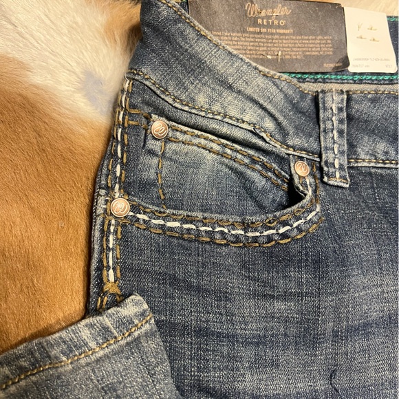 Wrangler Sadie Boot Cut Low Rise Jeans NWT size 11x32 - Picture 3 of 5